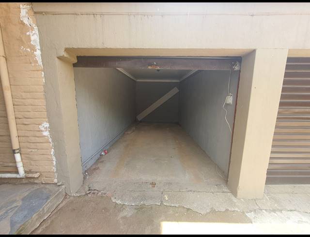 2 BEDROOM APARTMENT TO LET IN THREE RIVERS PROPER